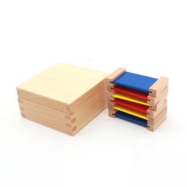Tablettenbox aus farbigem Holzmaterial